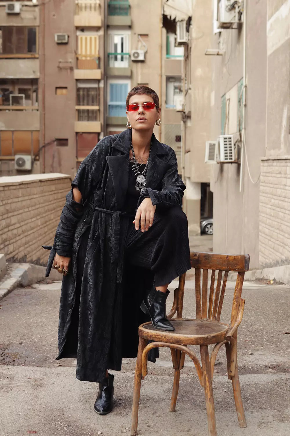 Esmeralda coat in black