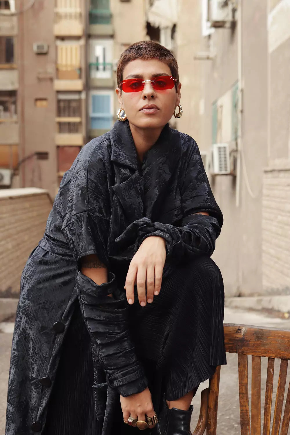 Esmeralda coat in black